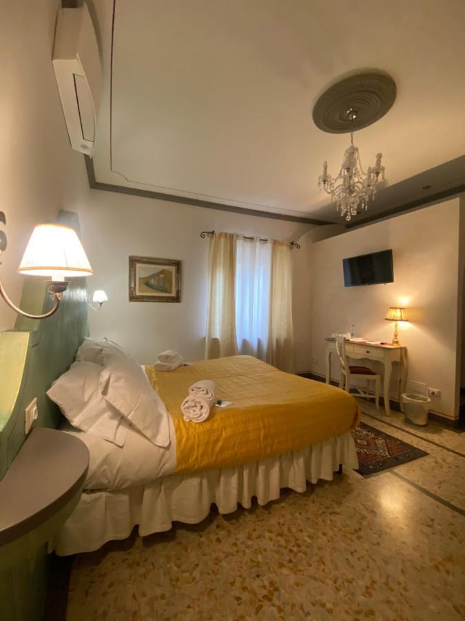 Palazzo Mari Suite & Rooms B&B Montevarchi Exteriér fotografie