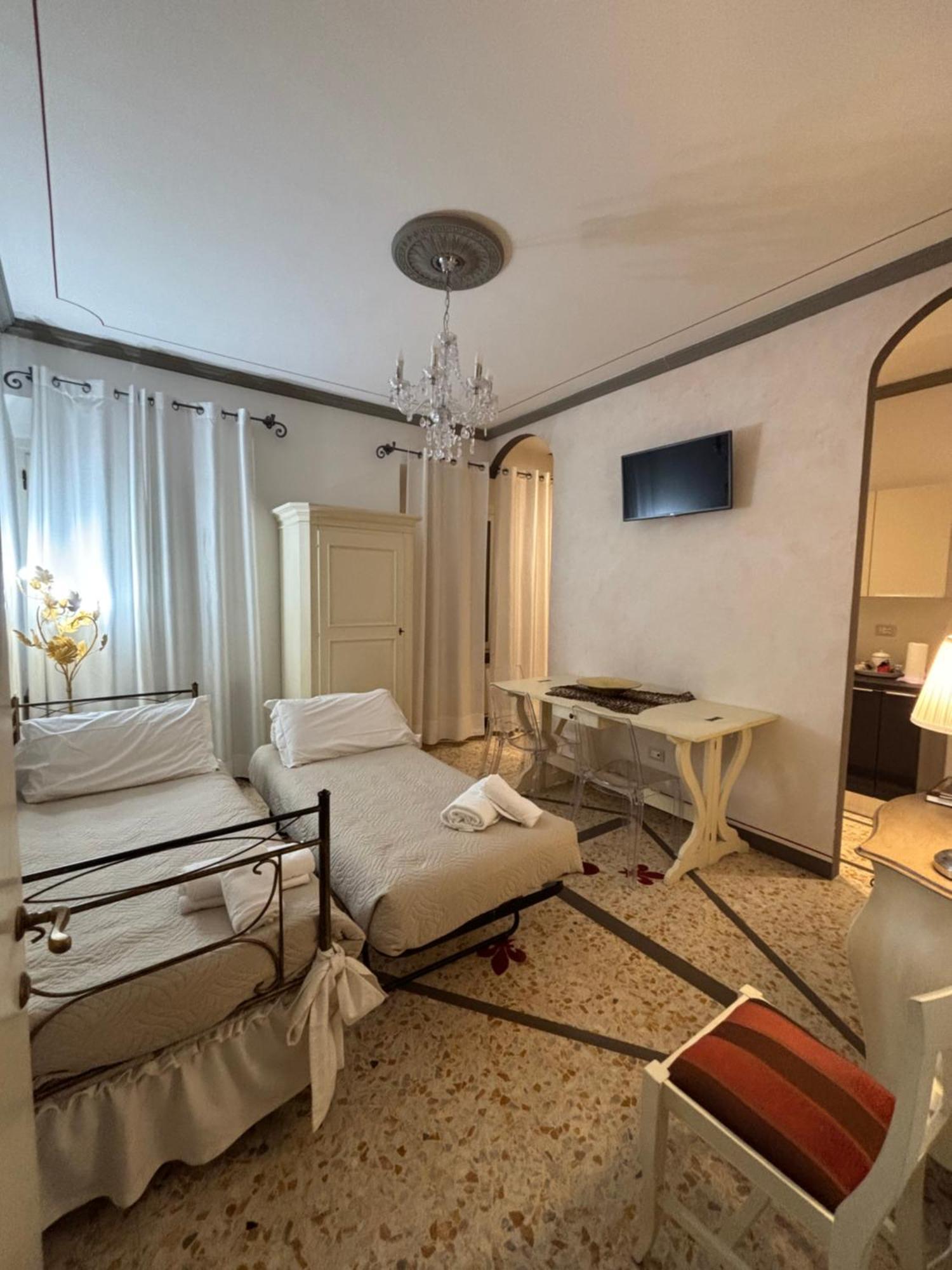 Palazzo Mari Suite & Rooms B&B Montevarchi Exteriér fotografie